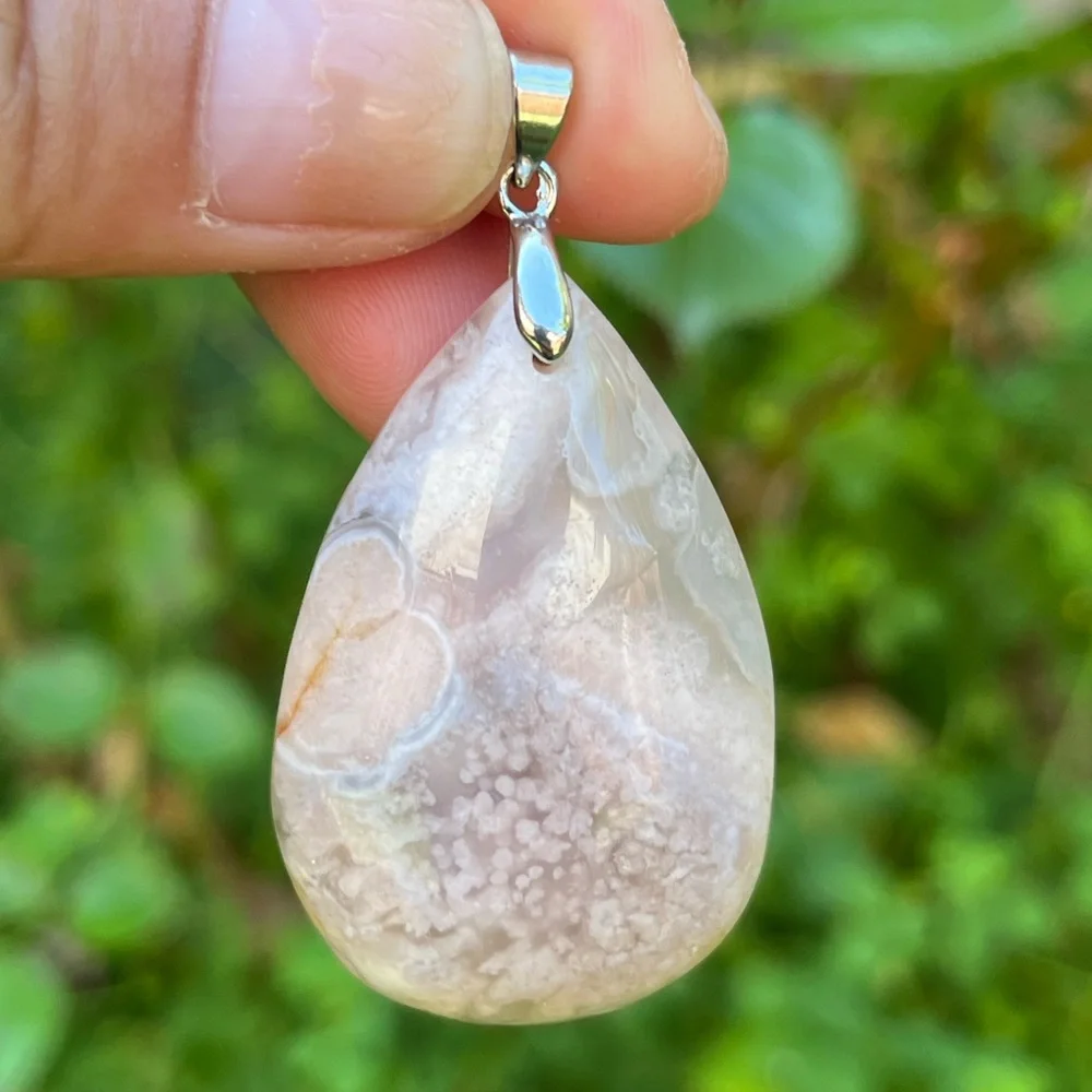 Silver‎ plated flower agate pendant